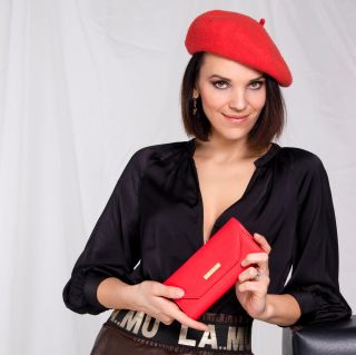 Jen červená to může být... #prozenu #darek #kraska #kůže #dnesnosim #novapenezenka ❤️